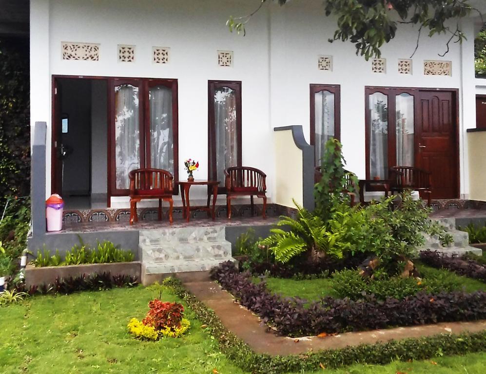 Aris Homestay And Warung Made Homestay